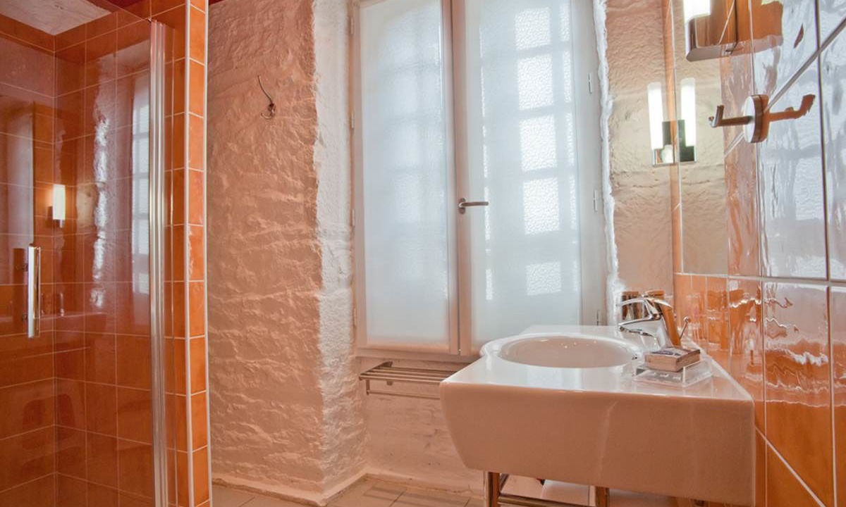 Photo of Bathroom in Dinan