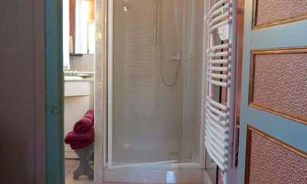 Photo of Bathroom in Dinan