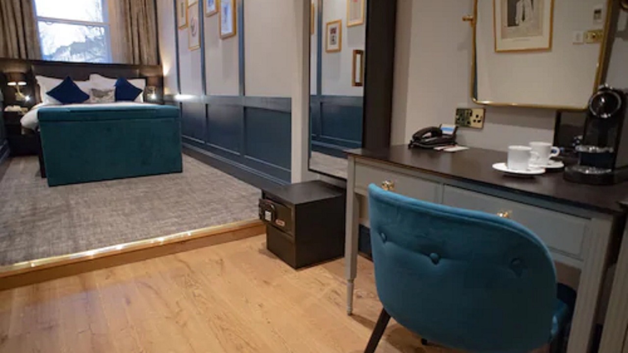 Photo of Bedroom in Earl's Court