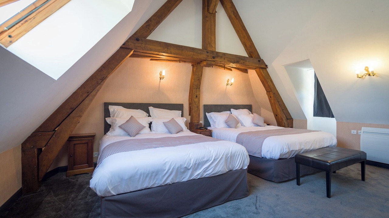 Photo of Bedroom in Distre