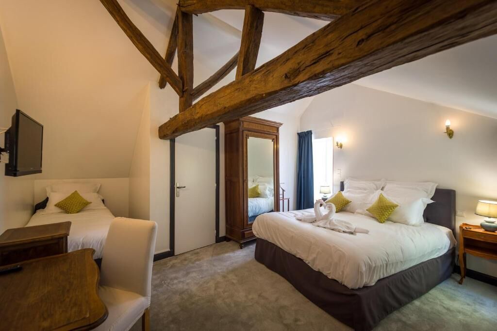 Photo of Bedroom in Distre
