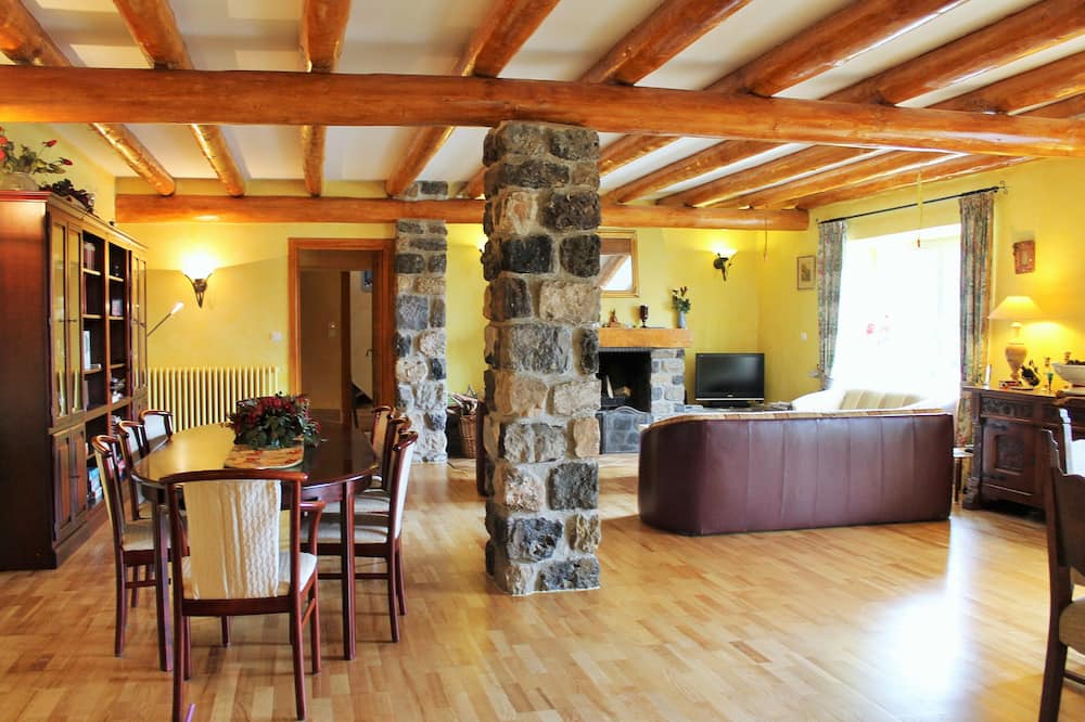 Photo of Livingroom in Ceaux-d'Allegre