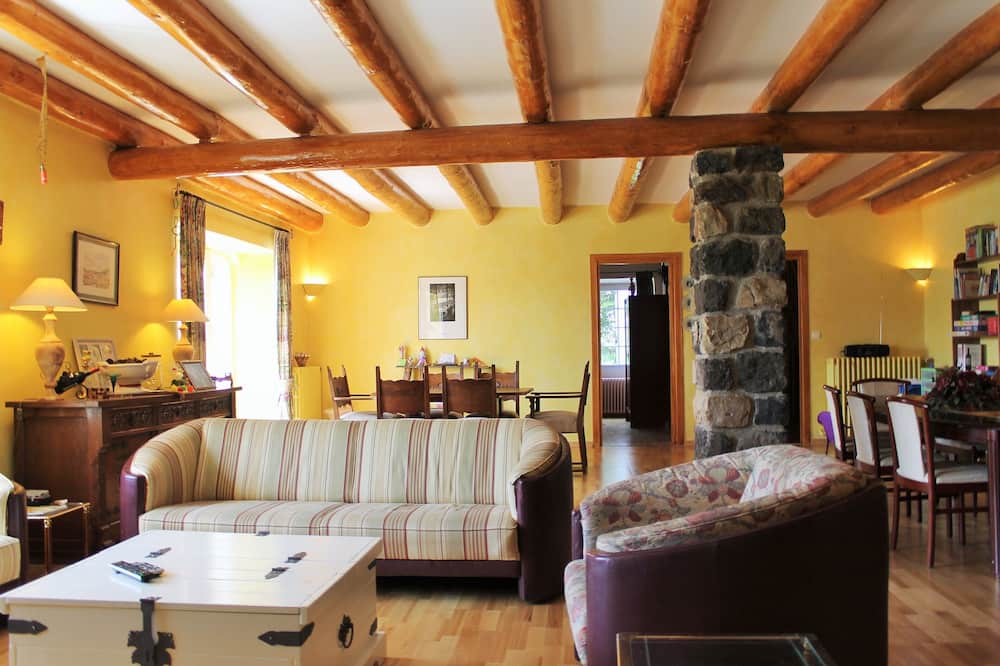 Photo of Livingroom in Ceaux-d'Allegre