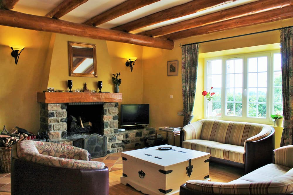 Photo of Livingroom in Ceaux-d'Allegre