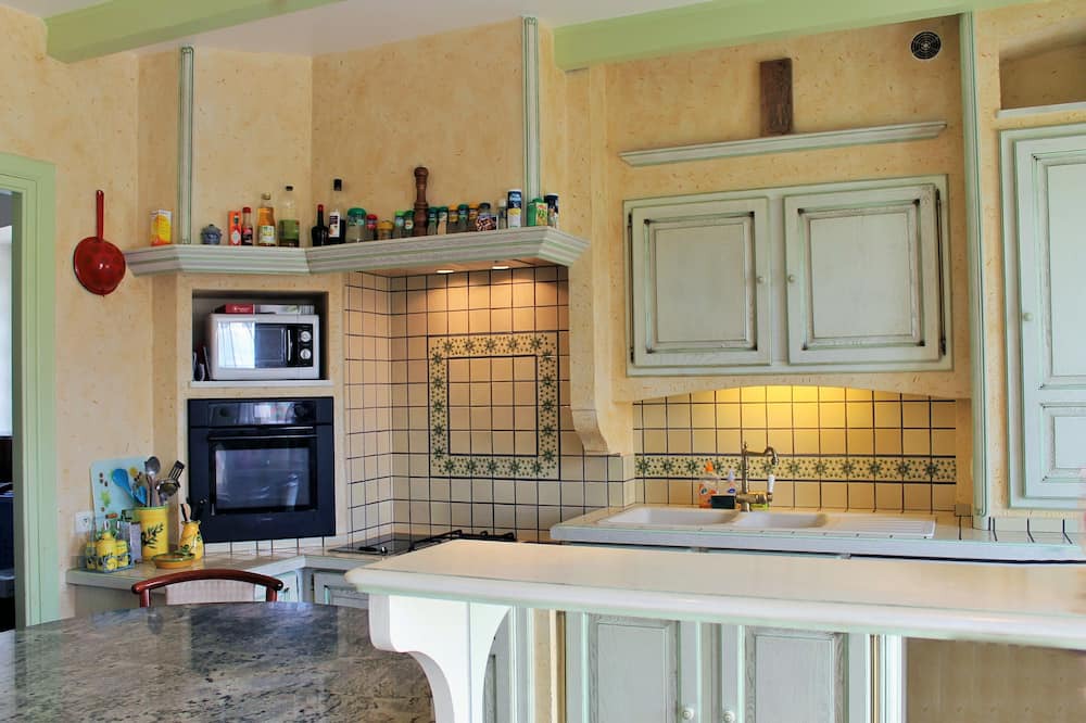 Photo of Kitchen in Ceaux-d'Allegre