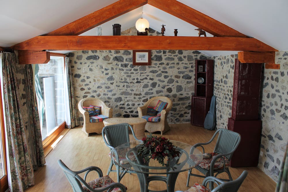 Photo of Livingroom in Ceaux-d'Allegre