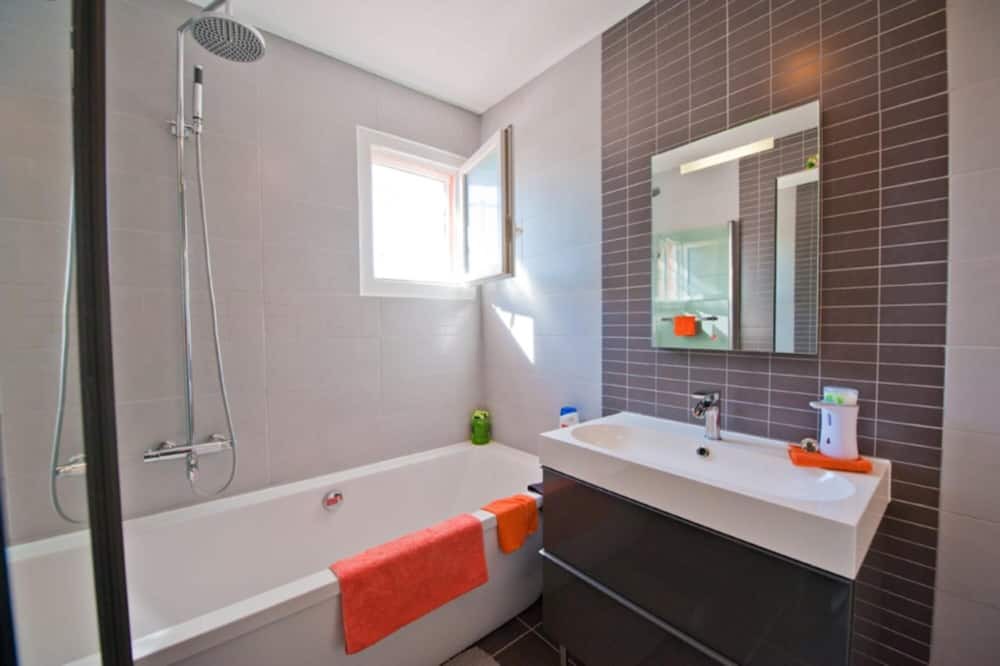 Photo of Bathroom in Cambieure
