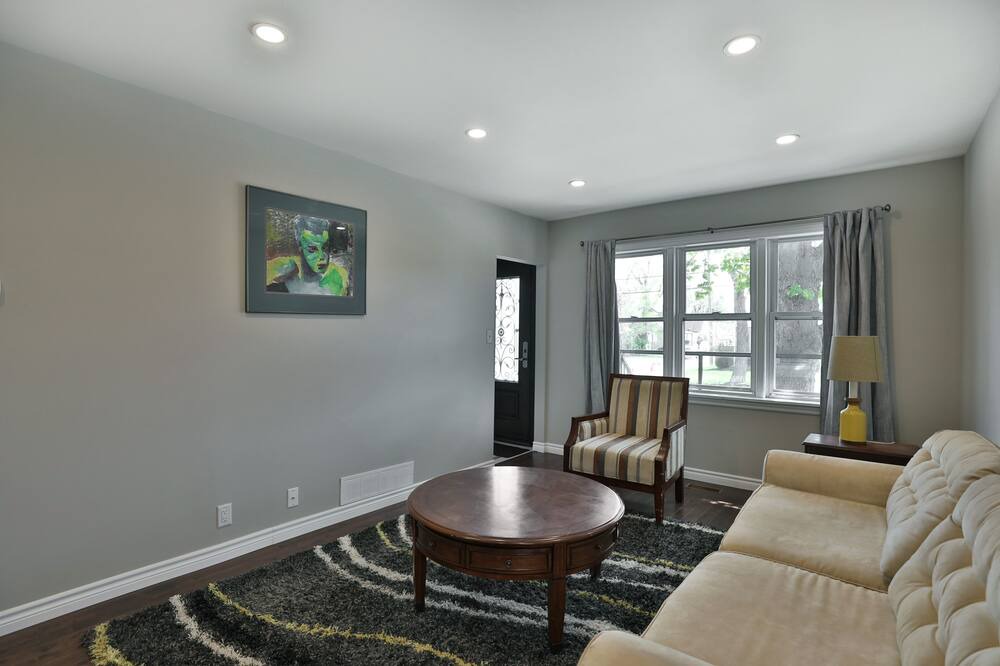 Photo of Livingroom in Hamilton