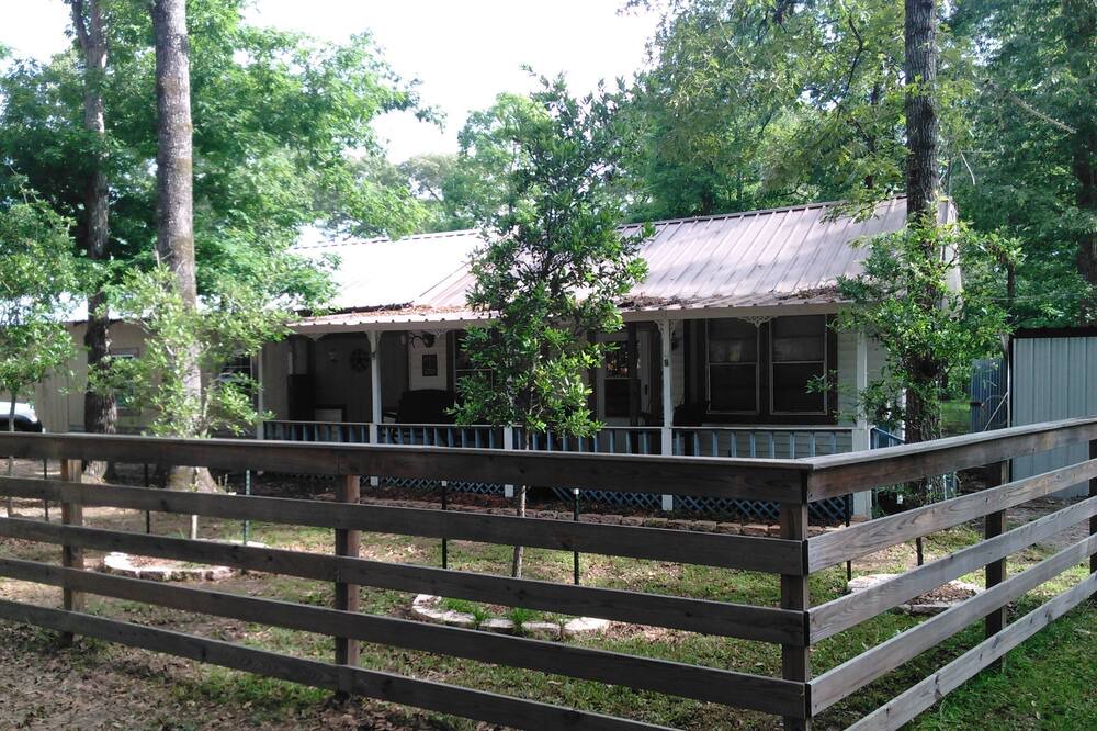 Photo of Outdoor in Zavalla