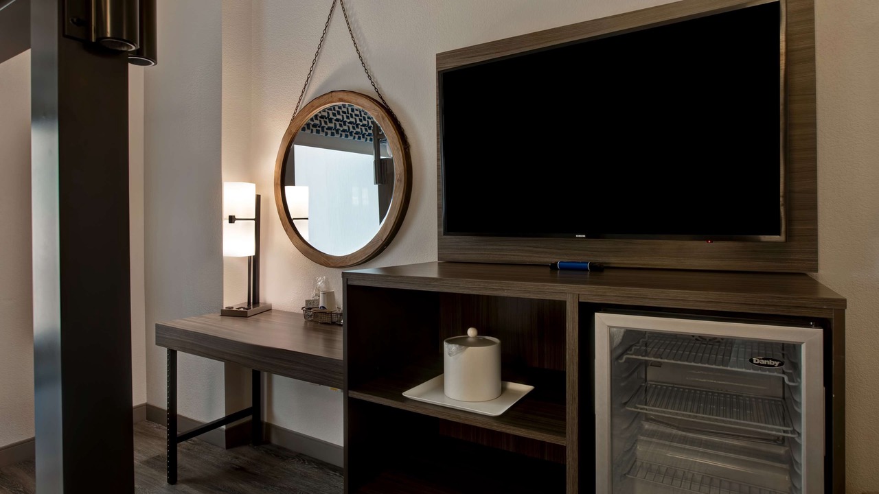 Photo of Bedroom in Main - Military Plaza