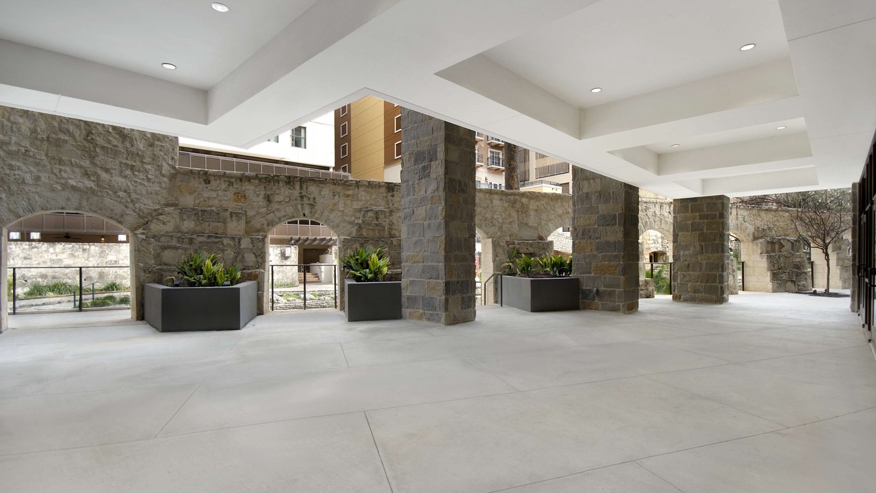 Photo of Patio Balcony in Main - Military Plaza