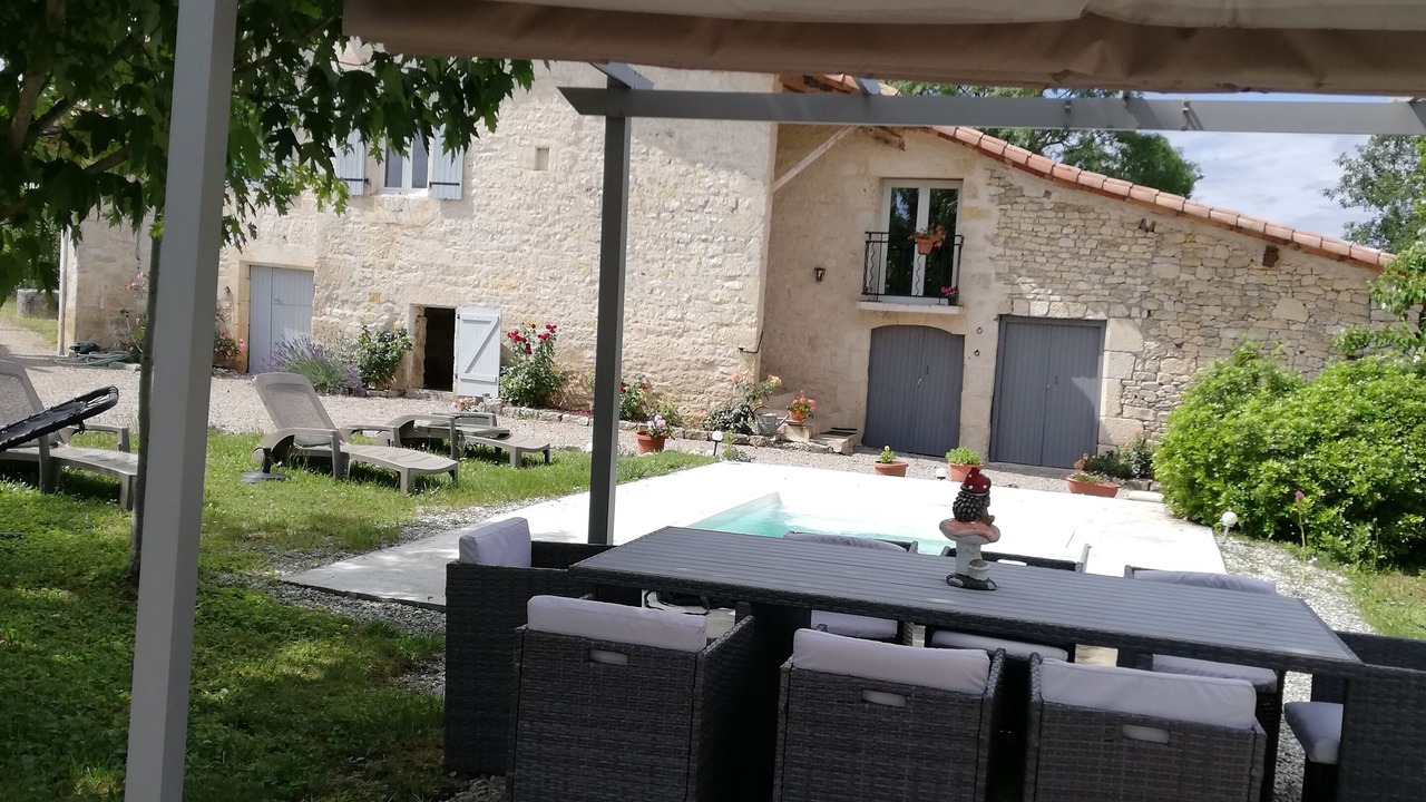 Photo of Patio Balcony in Villeneuve-sur-Vere