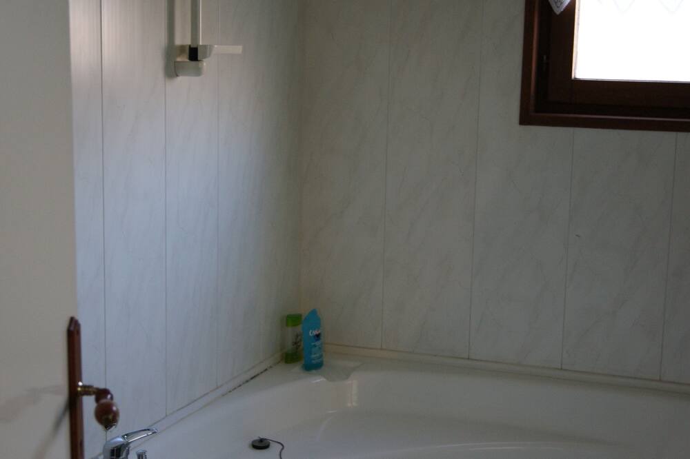 Photo of Bathroom in Bethune