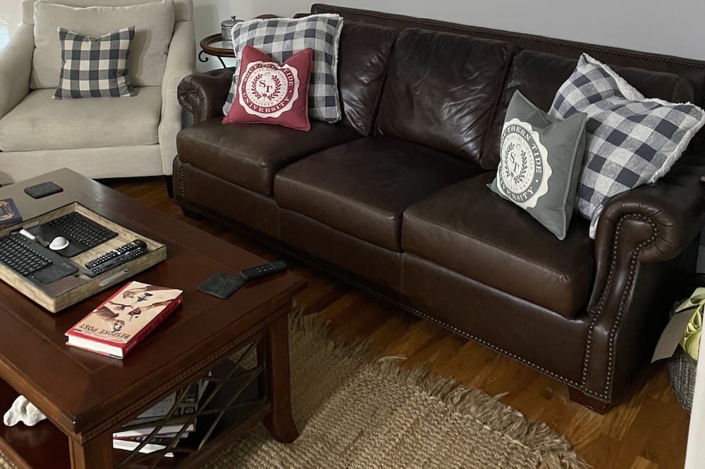 Photo of Livingroom in Talladega
