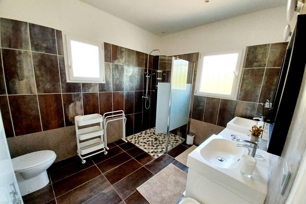 Photo of Bathroom in Saint-Jean-de-Cuculles