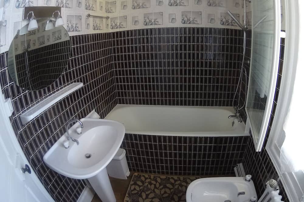 Photo of Bathroom in Londigny