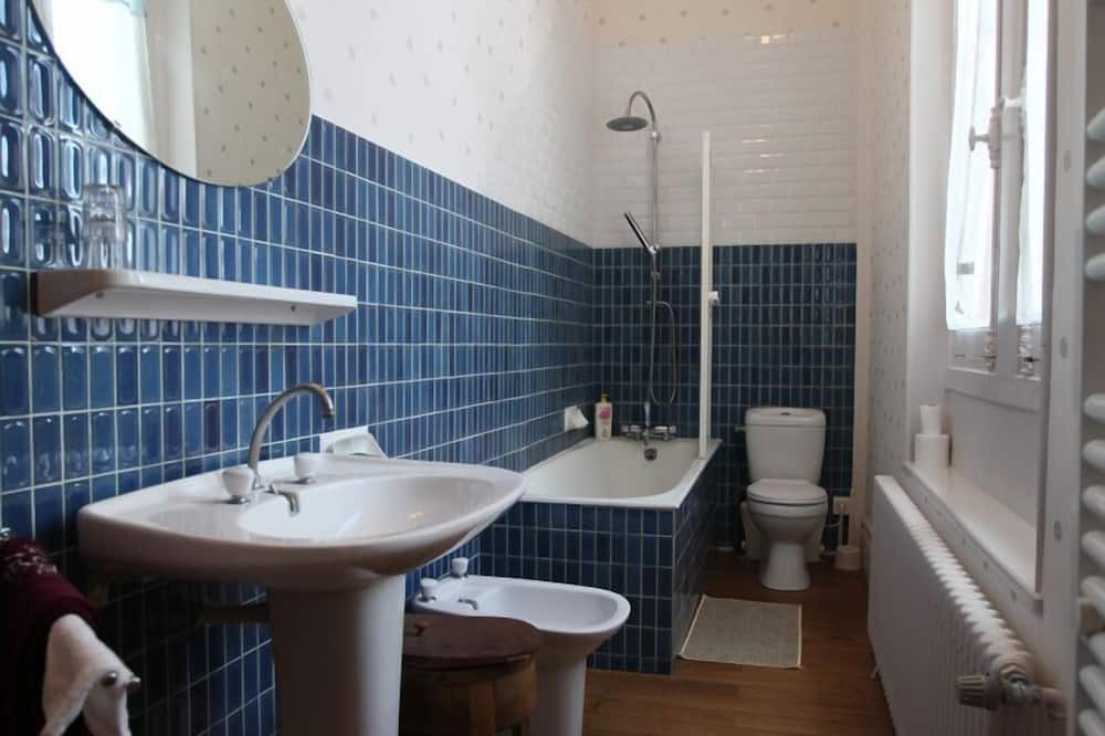 Photo of Bathroom in Londigny