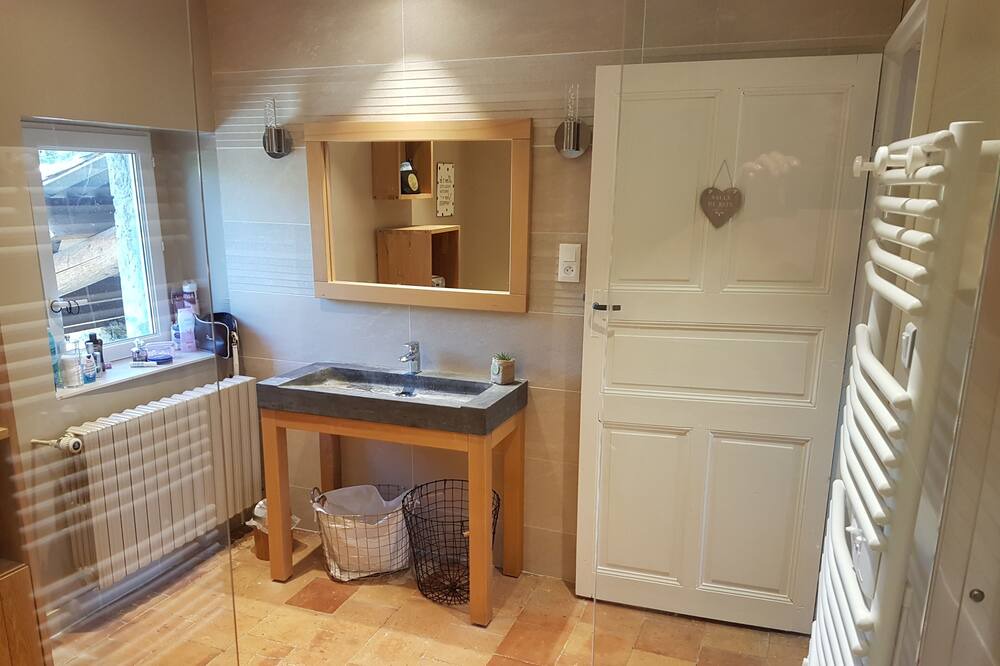 Photo of Bathroom in Saint-Marcel-d'Aredeche