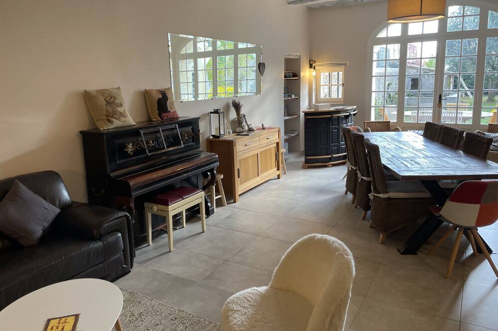 Photo of Livingroom in Saint-Marcel-d'Aredeche