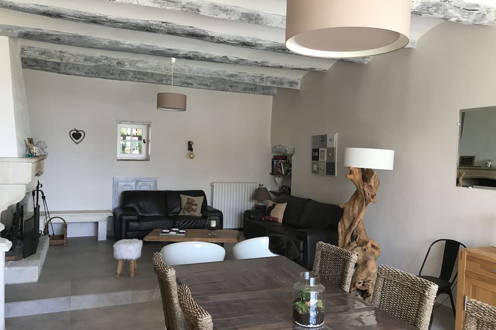 Photo of Livingroom in Saint-Marcel-d'Aredeche