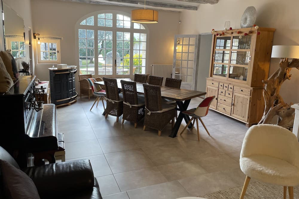Photo of Livingroom in Saint-Marcel-d'Aredeche