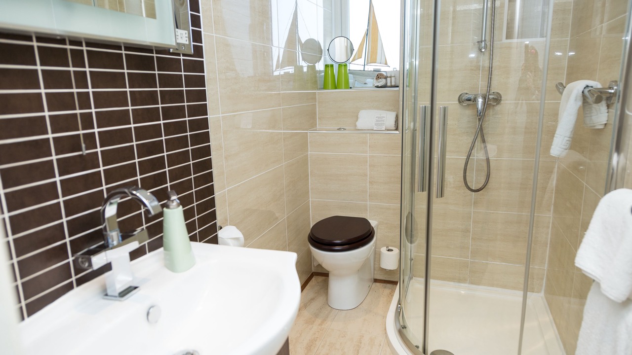 Photo of Bathroom in Maenporth