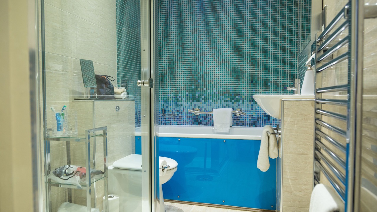 Photo of Bathroom in Maenporth