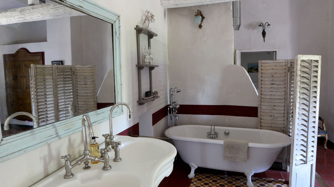 Photo of Bathroom in Orange