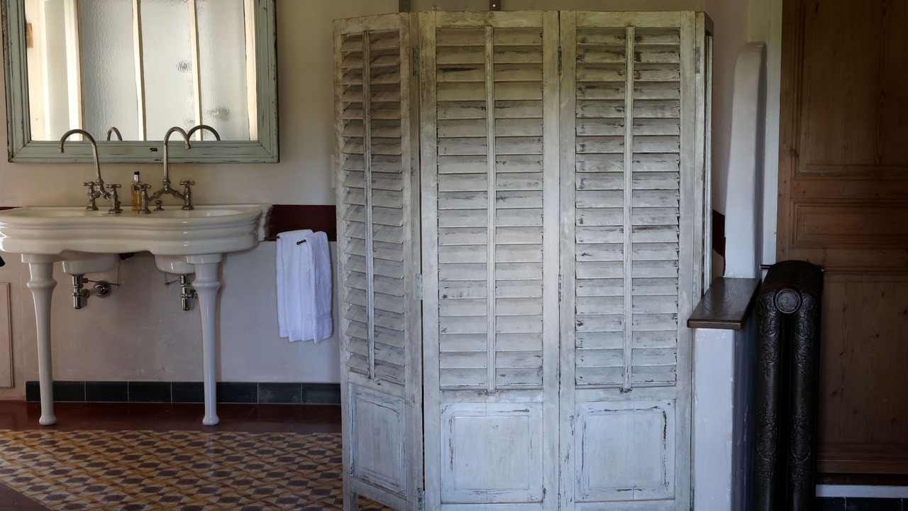 Photo of Bathroom in Orange