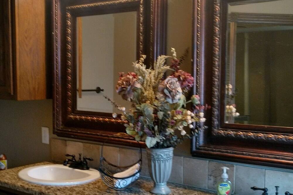 Photo of Bathroom in Elgin