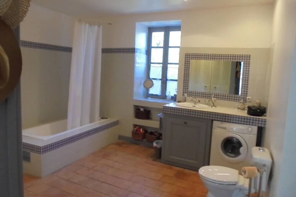 Photo of Bathroom in La Bastide-d'Engras