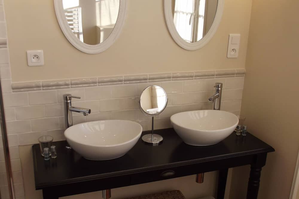 Photo of Bathroom in Saint-Nazaire-d'Aude