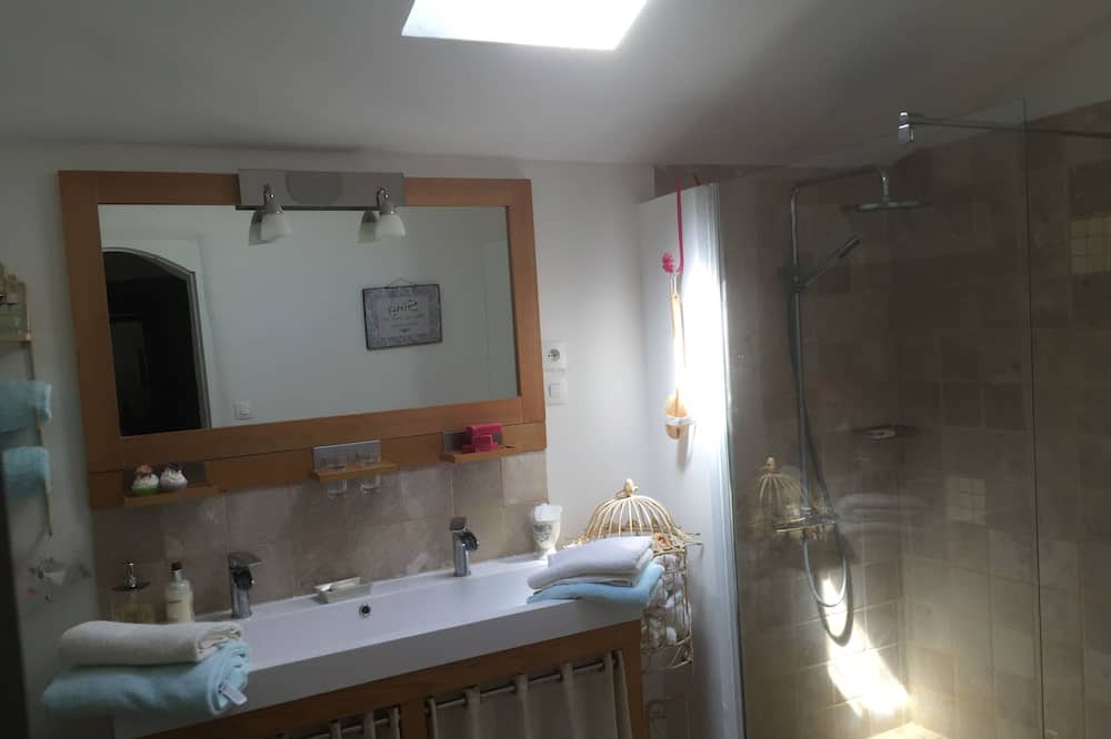 Photo of Bathroom in Monflanquin