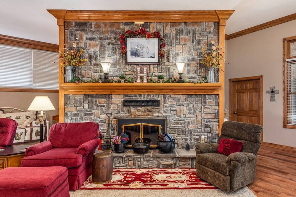 Photo of Livingroom in Compton