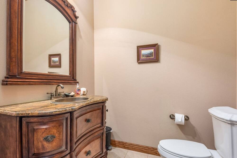Photo of Bathroom in Compton