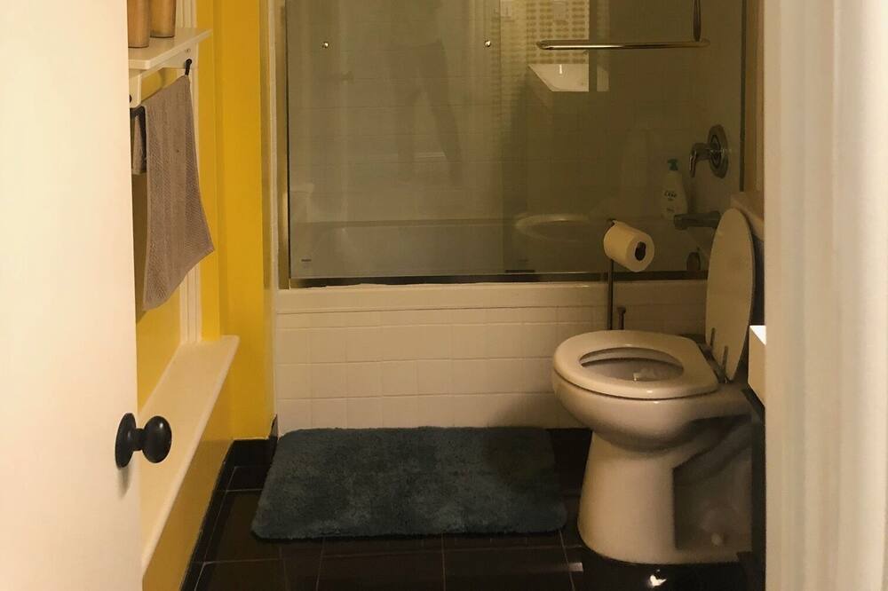 Photo of Bathroom in Lower Pacific Heights