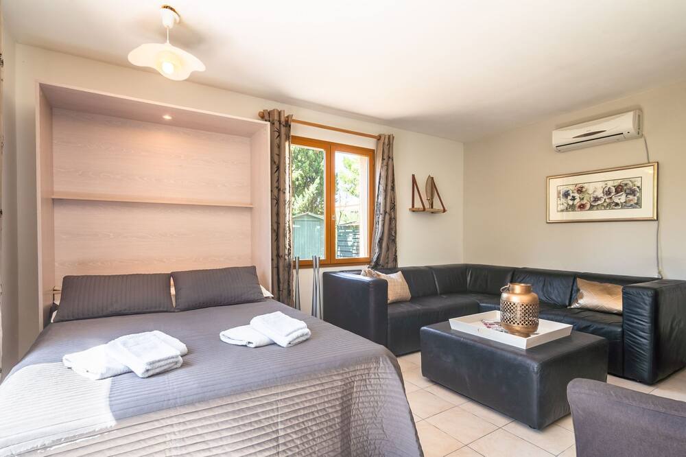 Photo of Bedroom in Montbrun-des-Corbieres