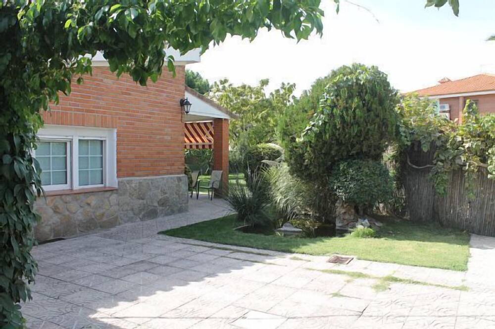 Photo of Outdoor in Grinon