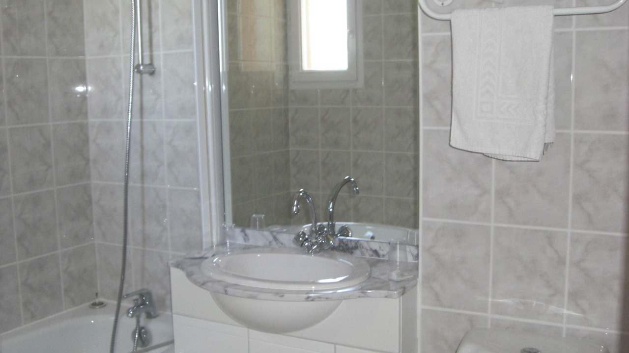 Photo of Bathroom in Chinon