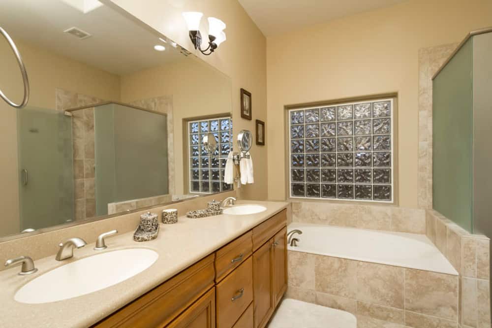Photo of Bathroom in Arrowhead Ranch
