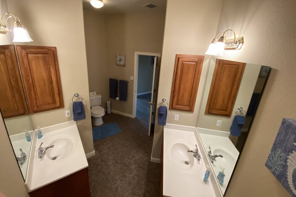 Photo of Bathroom in Briarcliff