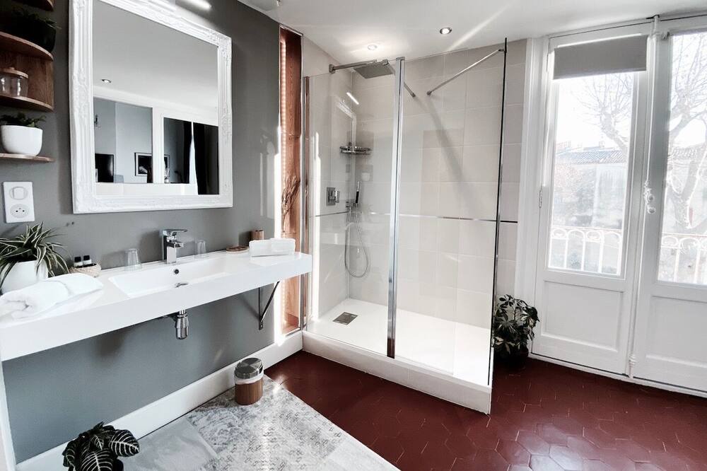 Photo of Bathroom in Montbazin