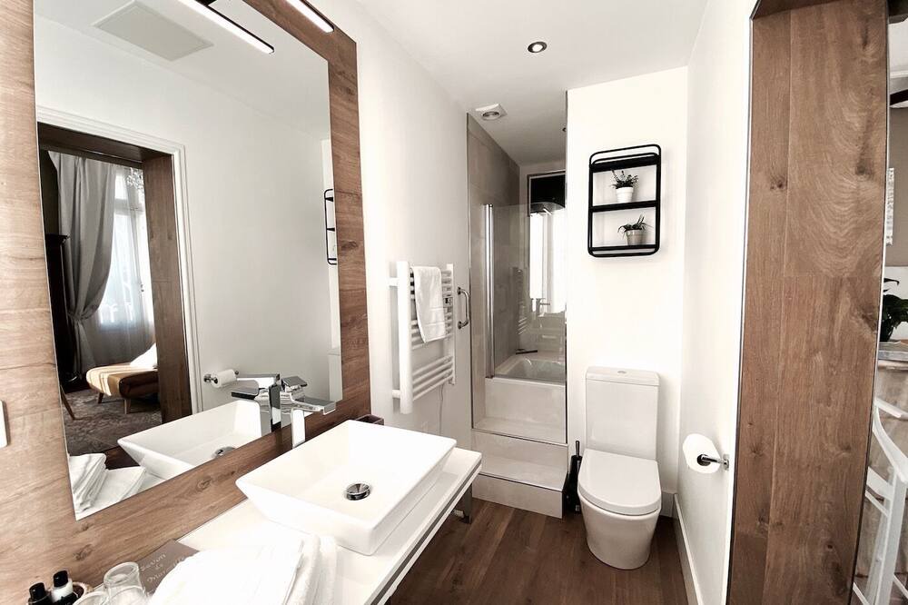 Photo of Bathroom in Montbazin