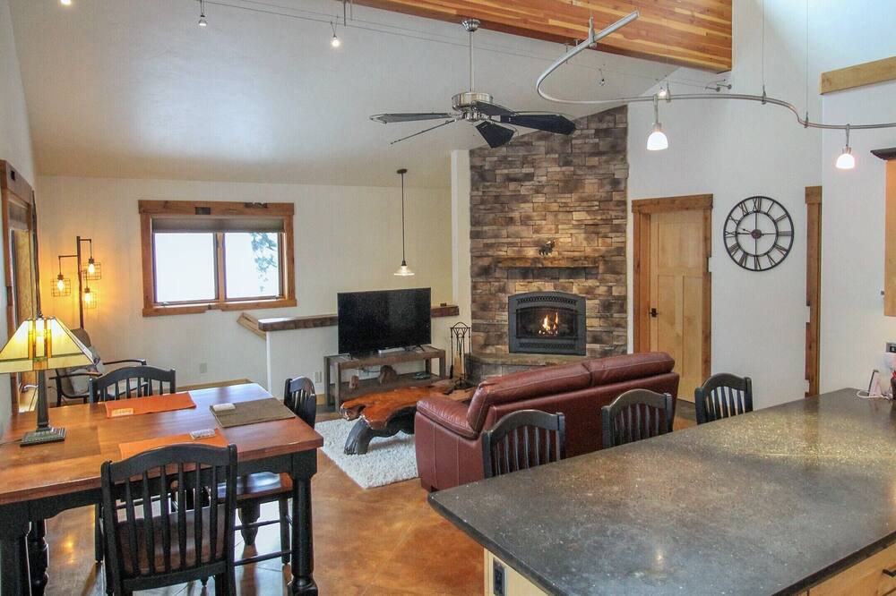 Photo of Livingroom in Alpine Northeast