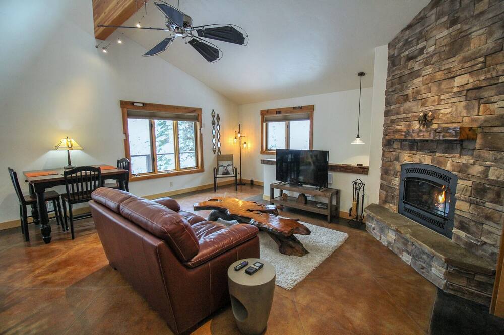 Photo of Livingroom in Alpine Northeast