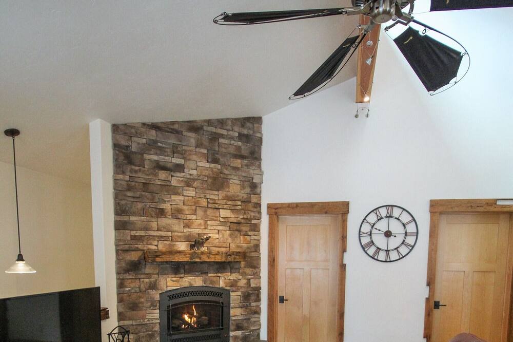 Photo of Livingroom in Alpine Northeast