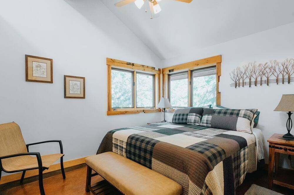 Photo of Bedroom in Alpine Northeast