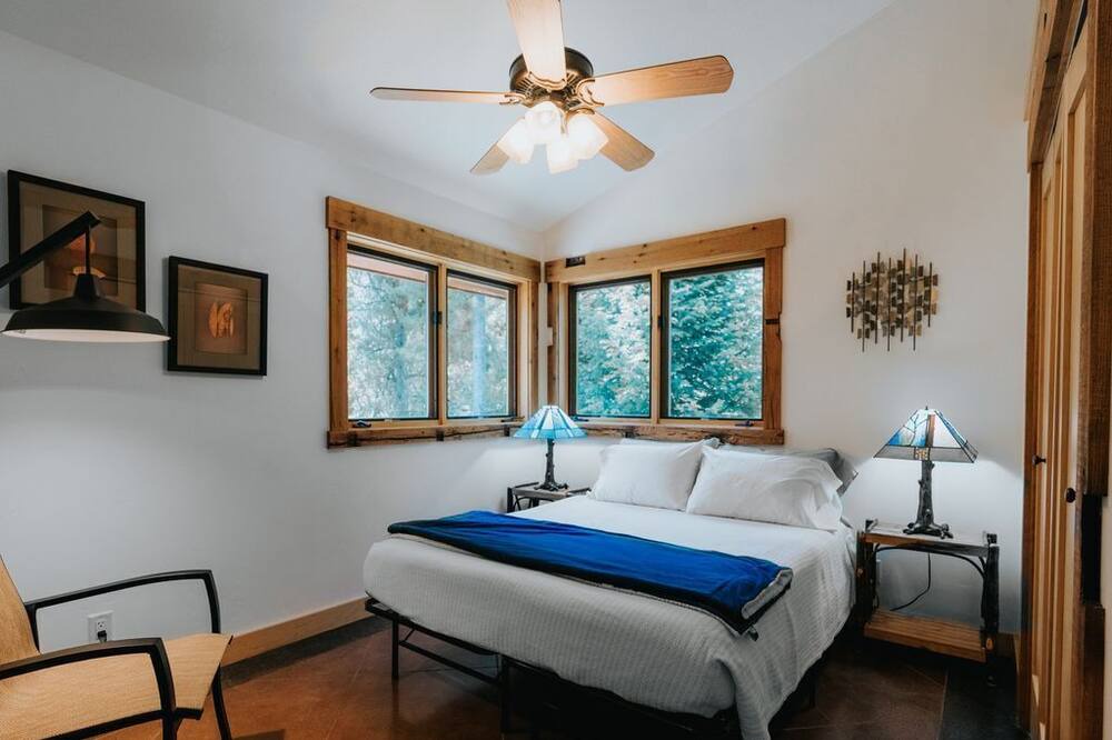 Photo of Bedroom in Alpine Northeast