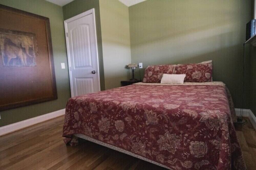 Photo of Bedroom in Ashland City