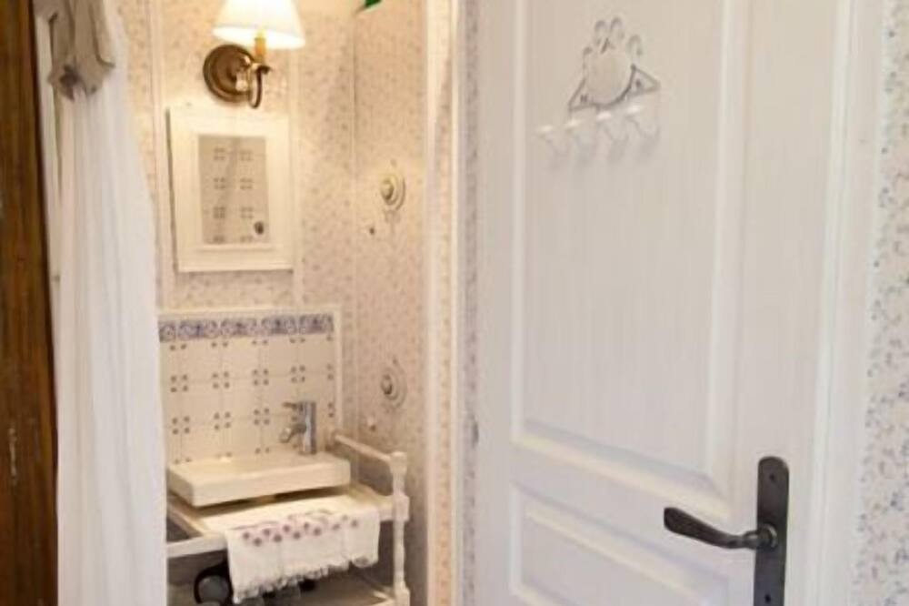 Photo of Bathroom in Les Herbiers